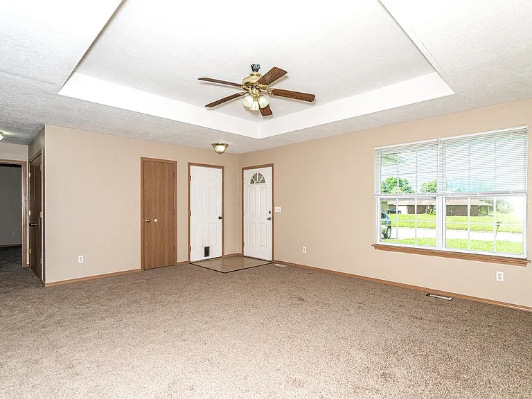 2726 E Loren — Photo 6