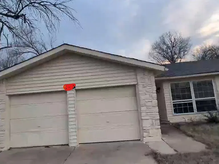 8101 Colony Loop Dr — Photo 2