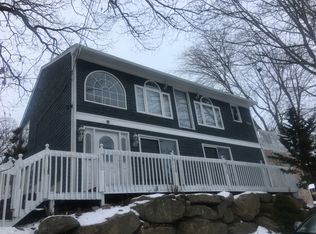 57 Saybrook Ave, Narragansett, RI 02882