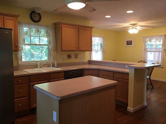 Kitchen w/Large Eating Area