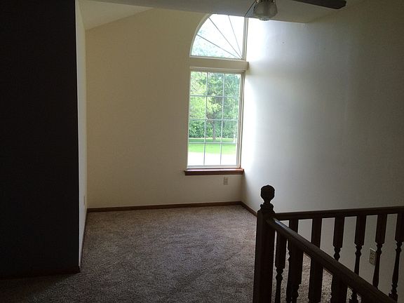 5th image of 387 N Dries St