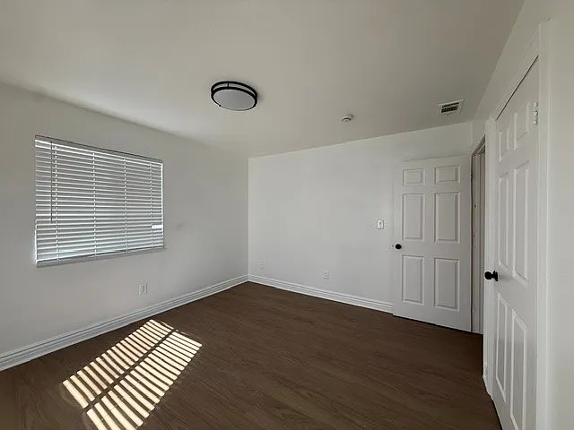 3717 W 23rd St — Photo 3