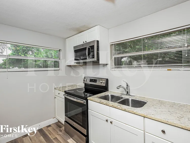 611 Hewett Dr — Photo 7