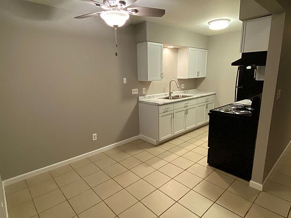 3rd image of 1086 S Wells St Unit 4