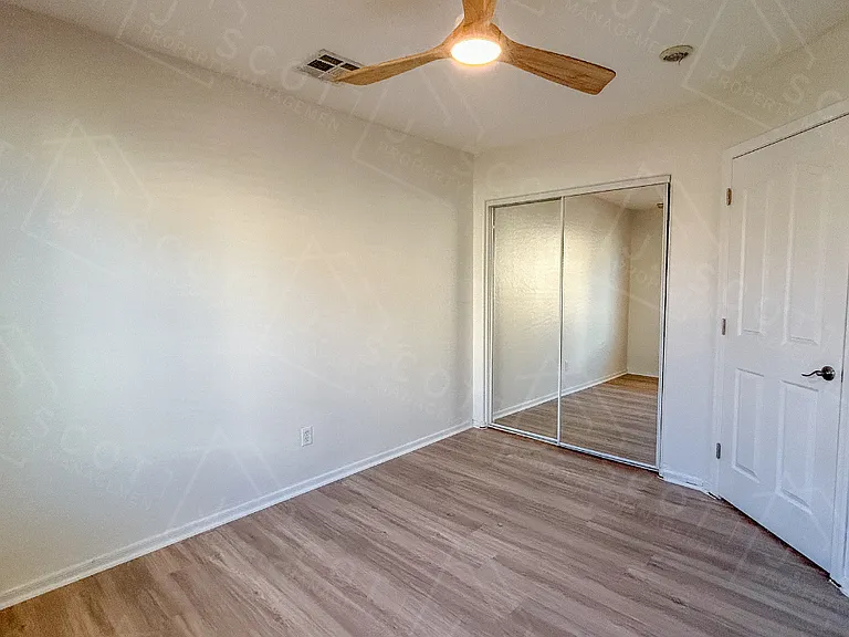 746 N Laguna Dr — Photo 10