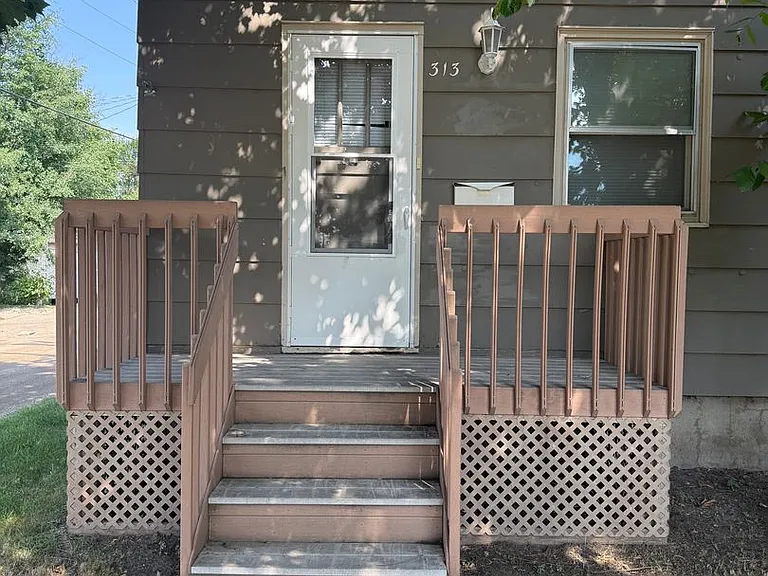 313 S 8th St — Photo 1