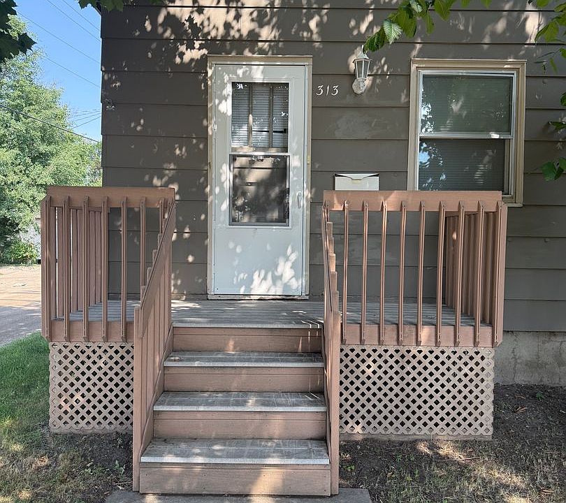 1st image of 313 S 8th St