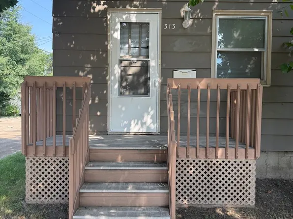 313 S 8th St, Aberdeen City, SD 57401