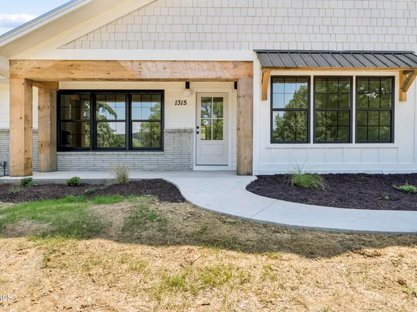 1315 Lynnwood Dr, Johnson City, TN 37601