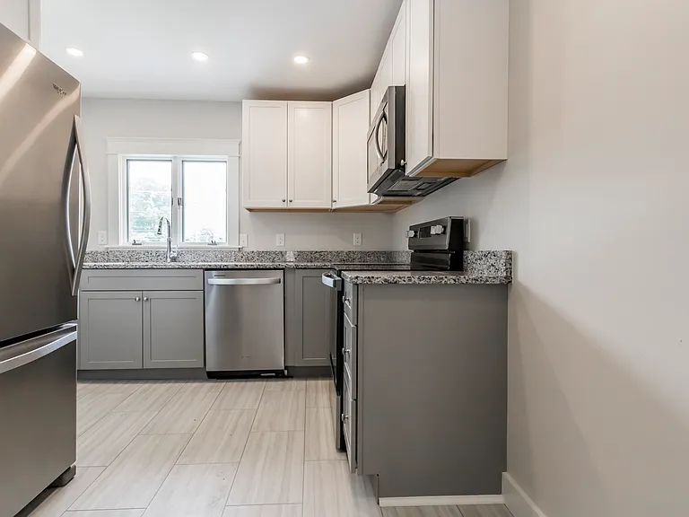 206 Pine St #2 — Photo 33