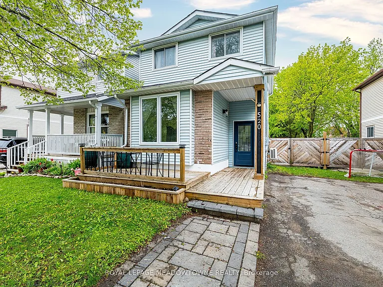 520 Pineview Gdns — Photo 2