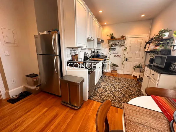 207 Cummins Hwy #1F, Roslindale, MA 02131