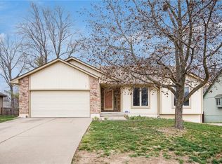 1149 SW Trail Ridge Dr, Blue Springs, MO 64015