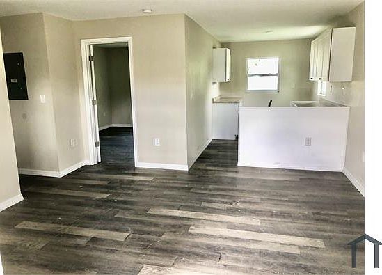 4th image of 413 Burbank Ave