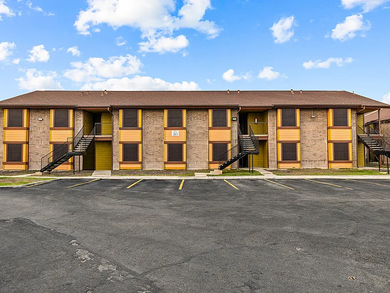 Towne East Village Apartment Homes — Photo 2