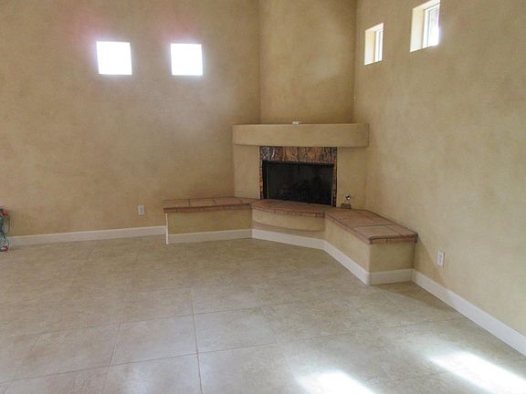 4th image of 3915 E Paradise Dr