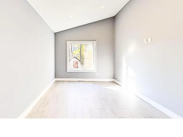 77 Godfrey Dr — Photo 10