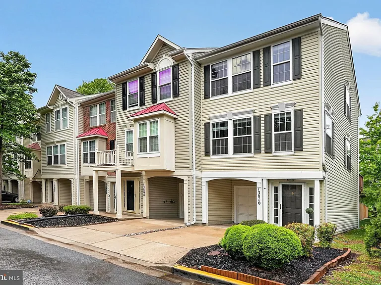 13810 Fareham Ln — Photo 30