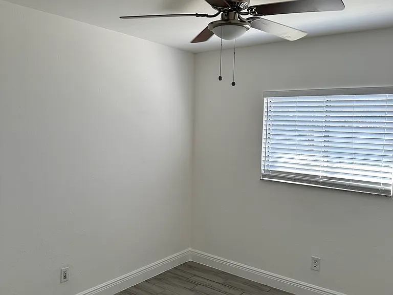 1306 SW 43rd Ln — Photo 9