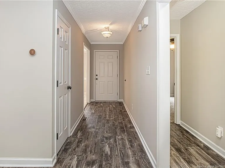 402 Roundtree Dr — Photo 20