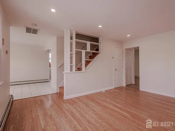 253 9th St APT A, South Amboy, NJ 08879