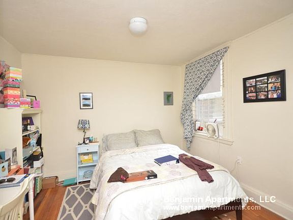 3rd image of 1626 Commonwealth Ave APT 2