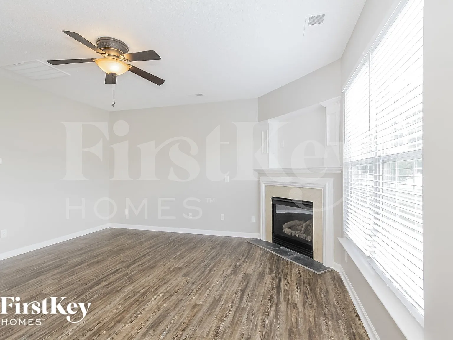 3 bed, 2.5 bath, 2219 sqft, $2,560 — Photo 3