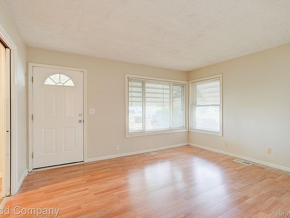2nd image of 5700 Farnum St