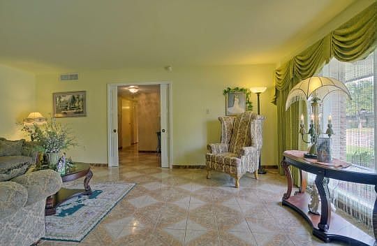 2nd image of 454 Sheridan Dr