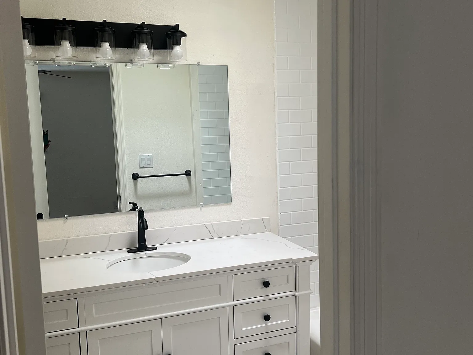 3 bed, 1260 sqft, $2,000 — Photo 4