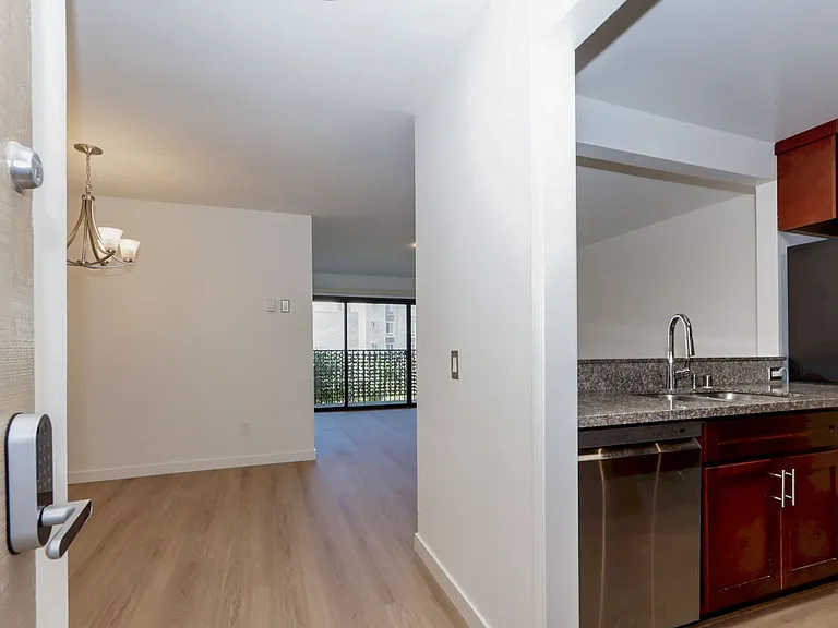 380 Vallejo Dr #128 — Photo 4