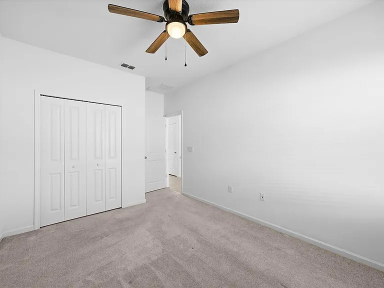 100 Lake Sinclair St — Photo 28