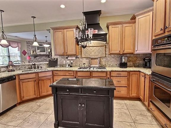 4th image of 1025 E Old Hearthstone Cir