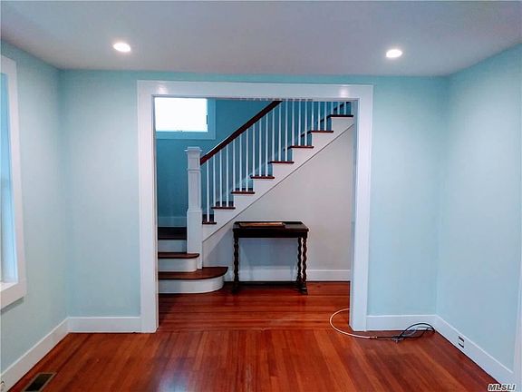 4th image of 734 Osborn Ave