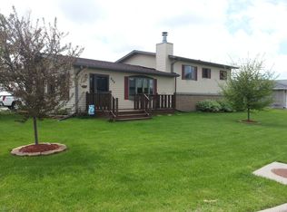 900 Fair Meadow Dr, Webster City, IA 50595