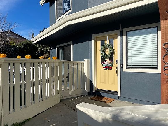 2nd image of 905 Daniel Ct #1