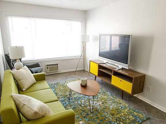 4th image of 319 E Hillsdale St APT 1