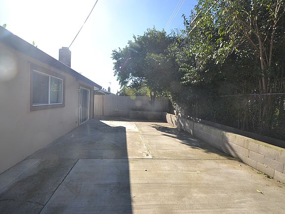 2nd image of 424 Holland Dr