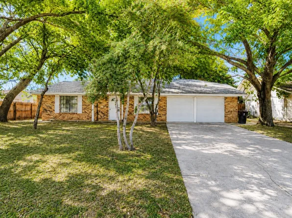 421 Apple Blossom Ln, Hurst, TX 76053
