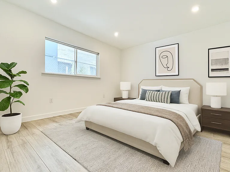 566 N Kenmore Ave #3 — Photo 4