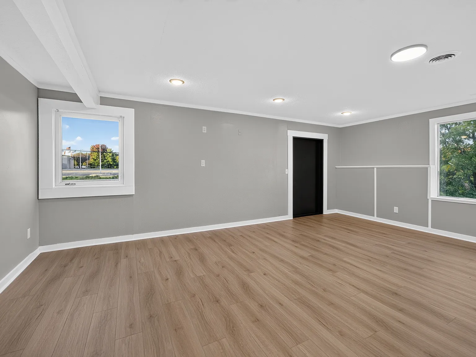 2 bed, 950 sqft, $1,350 — Photo 3