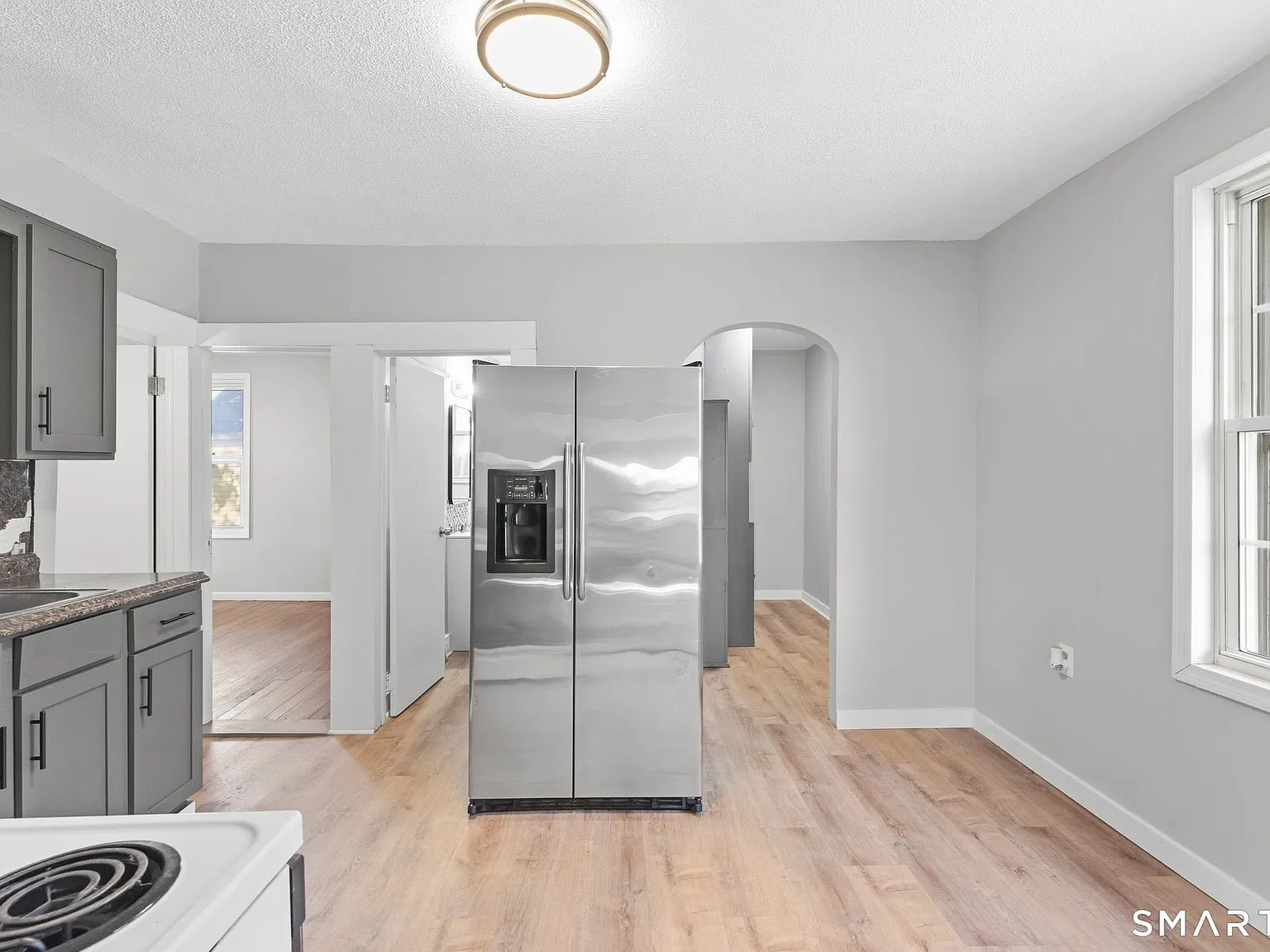 3 bed, 1.0 bath, 2299 sqft, $1,600 — Photo 4