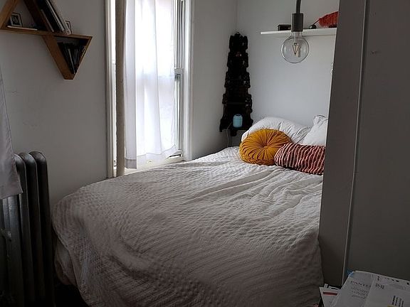 3rd image of 117 Leonard St APT 2