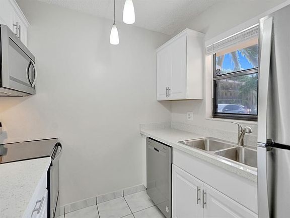 4th image of 11453 NW 39th Ct #1102