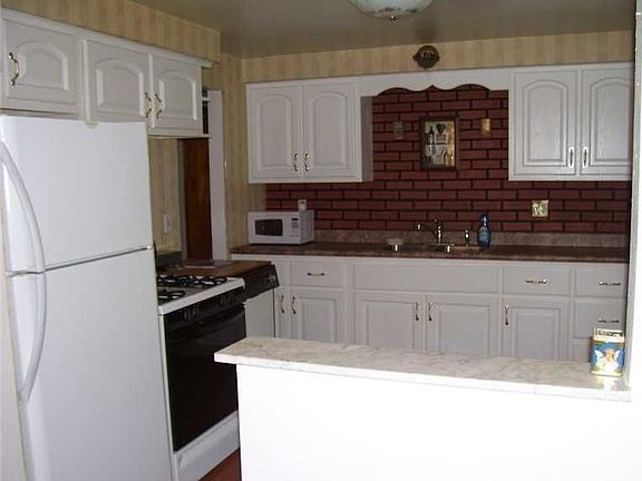 3rd image of 14274 Roberta Dr