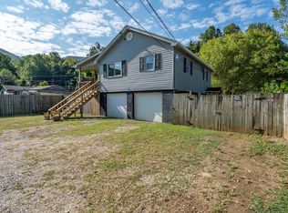 124 Smalling St, Hampton, TN 37658