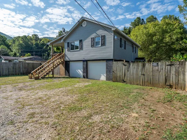 124 Smalling St, Hampton, TN 37658