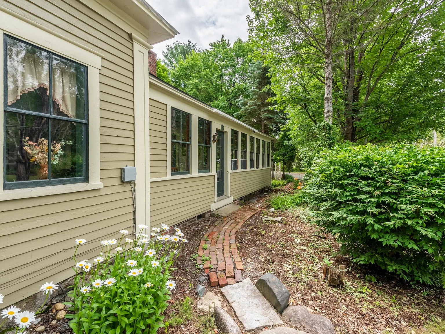 19 Newbury Rd — Photo 4