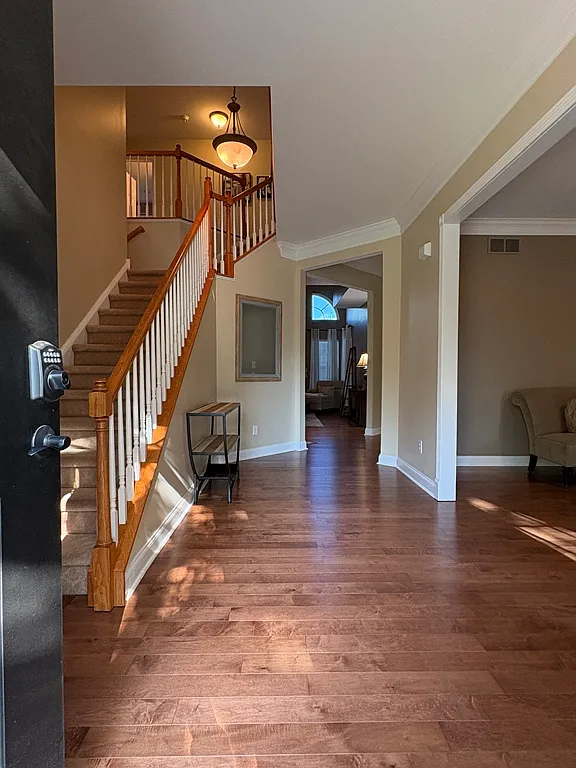 4 bed, 3.5 bath, 4322 sqft, $4,500 — Photo 3