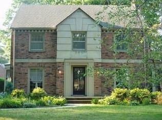 13949 Edgewater Dr, Lakewood, OH